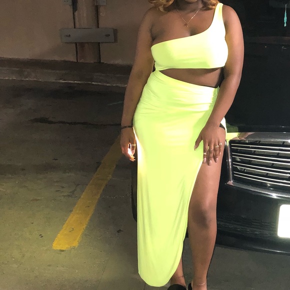 Lime green two piece set - Picture 2 of 2